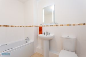 En-suite Bathroom- click for photo gallery